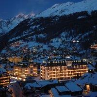 Готель Le Petit Cervin Церматт Екстер'єр фото The resort at night