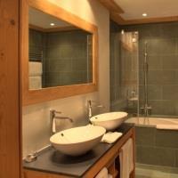 Готель Le Petit Cervin Церматт Екстер'єр фото Bathroom with shower and bath