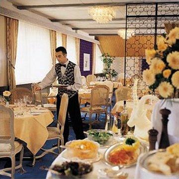 Готель Le Petit Cervin Церматт Екстер'єр фото A restaurant in a cruise ship